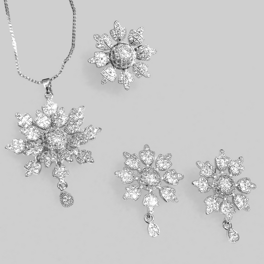 Beautiful Flower Design Silver Locket set with Ring